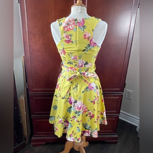 Eva Rose floral fit and flare dress Medium - Picture 3 of 4